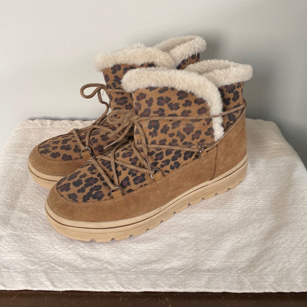 SKECHERS animal print WINTER BOOT with fuzzy lining